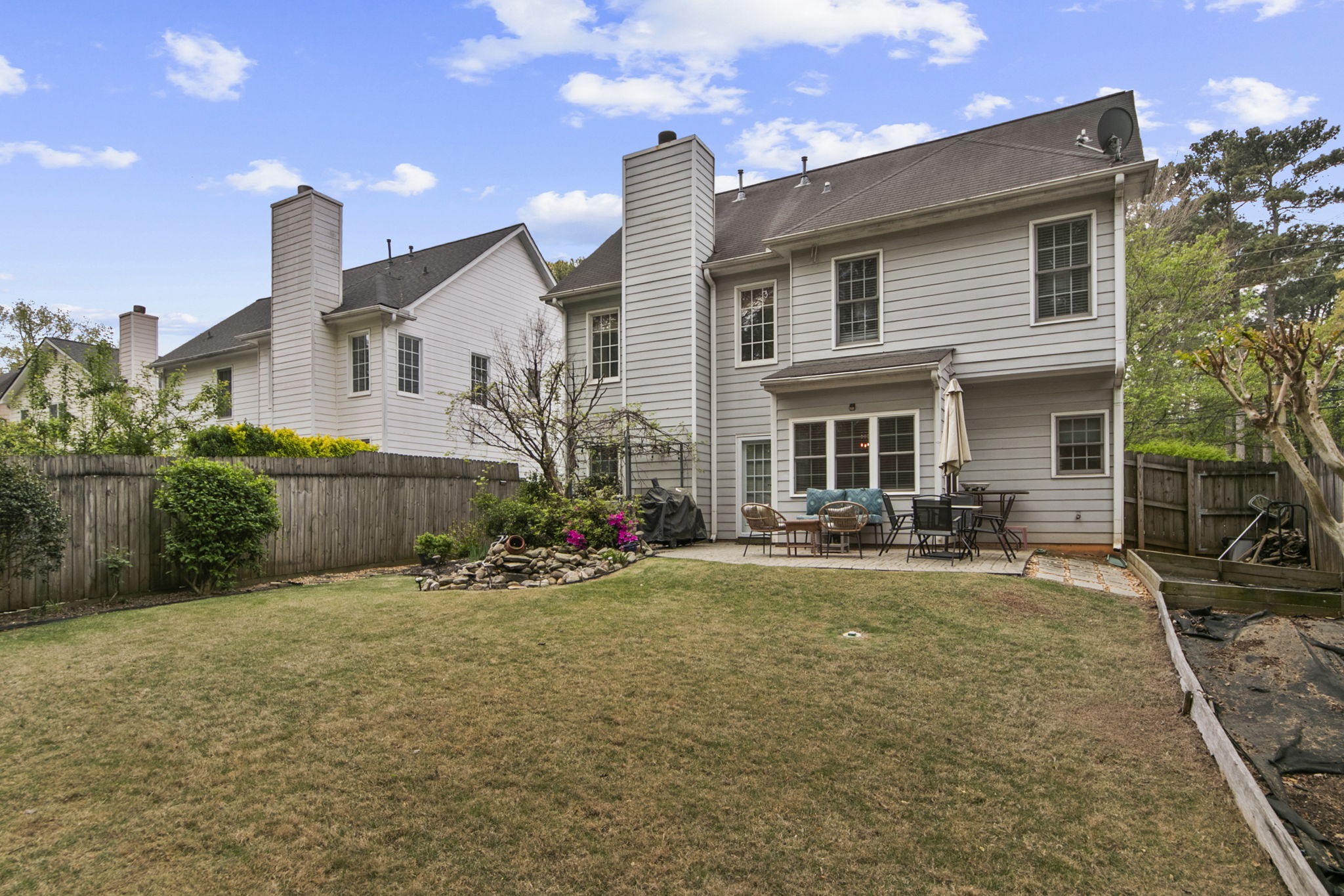 Aerial / wide view of the property
